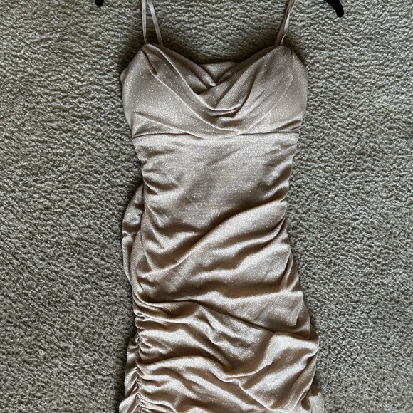 Elegant Shimmering Dress - Picture 1 of 3